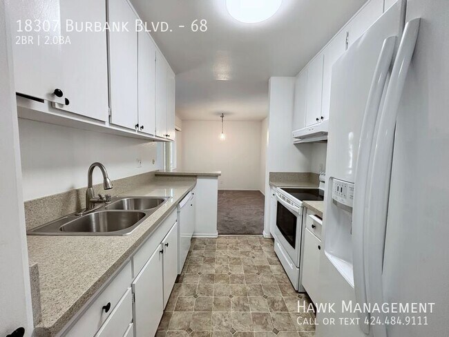 Foto del edificio - 18307 Burbank Blvd