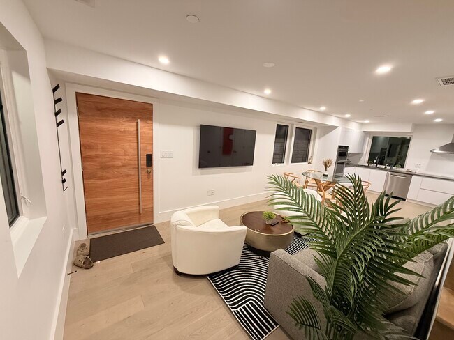 Foto del edificio - 4803 Butterworth Pl NW