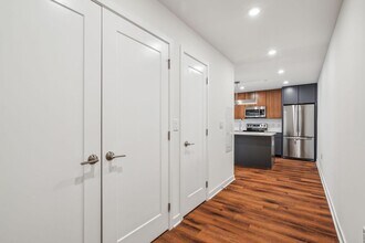 Interior Photo - Graduate Pointe