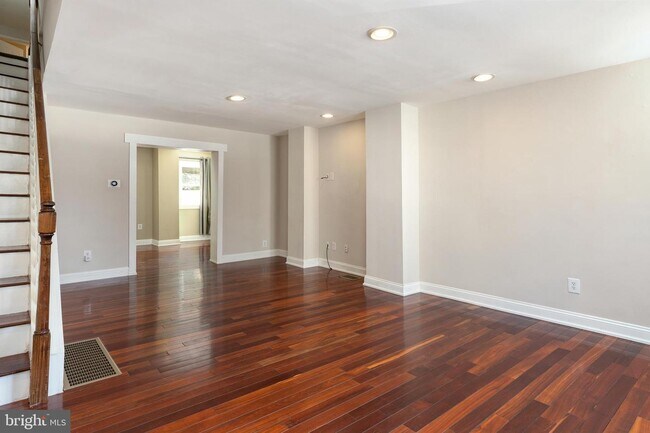 Building Photo - 2528 Carpenter St