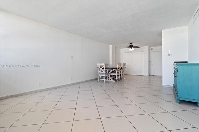 Foto del edificio - 6770 Indian Creek Dr