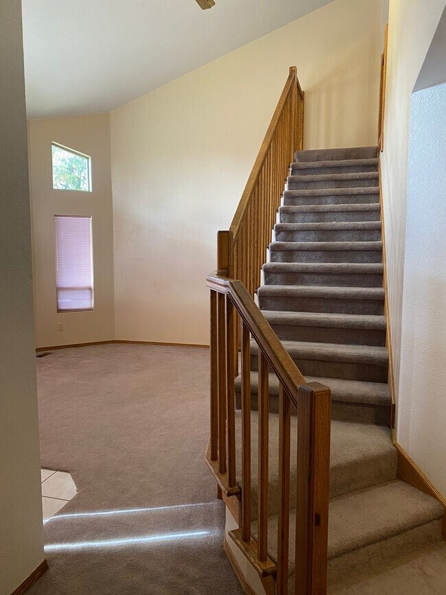 Foto del edificio - Large Home for Rent on Airway Dr, Beautiful Backyard Views!