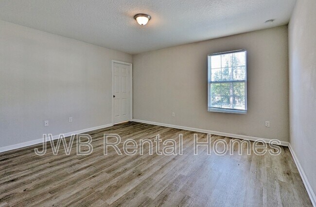 Building Photo - 8726 Dandy Ave