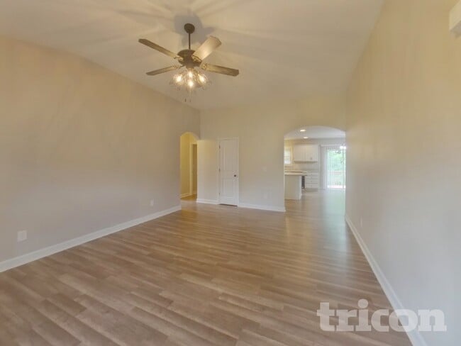 Foto del edificio - 456 Blairwood Ct