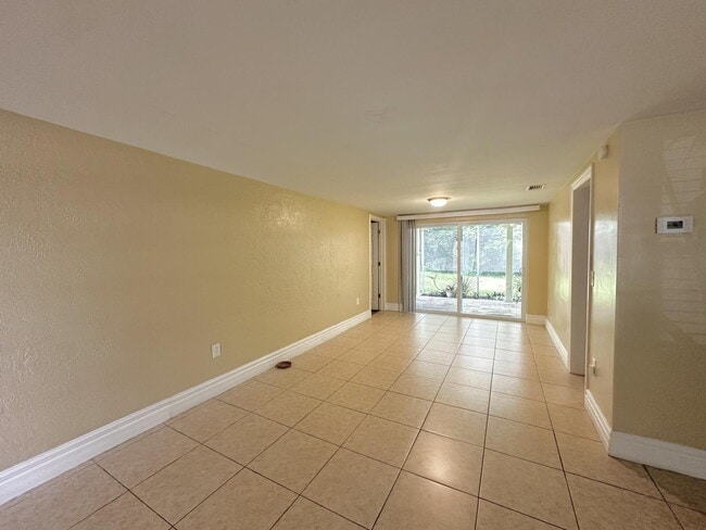 Building Photo - Updated 3 bedroom 2 bath with 1 car garage