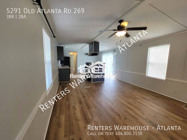 Building Photo - Spacious 3 Bedroom in quiet Mobile Park Ha...