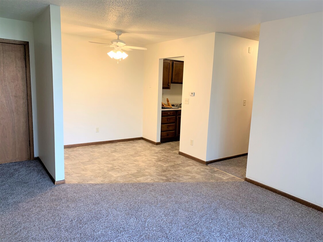 dining area - 900 Grand Ave