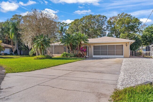 Building Photo - Fantastic Sarasota Gem ~ 4 bed/ 2 bath Ann...