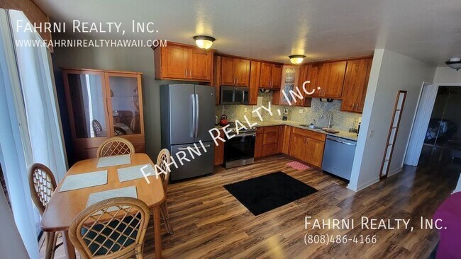 Foto del edificio - Luxury 2 Bedroom Fully Furnished Town Home...