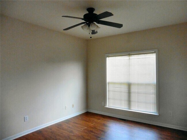 Foto del edificio - 535 Midhurst Pl