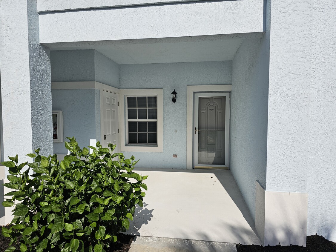 Primary Photo - 1457 San Cristobal Ave