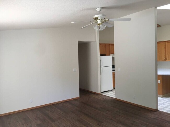Foto del edificio - Lovely 3-Bedroom Duplex for Rent in McKinl...