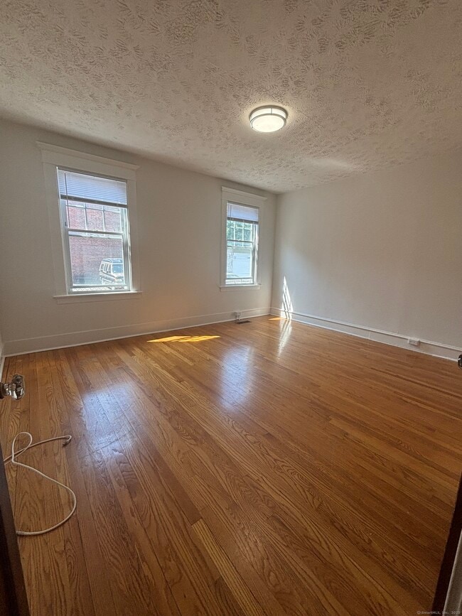Building Photo - 155 Elm St