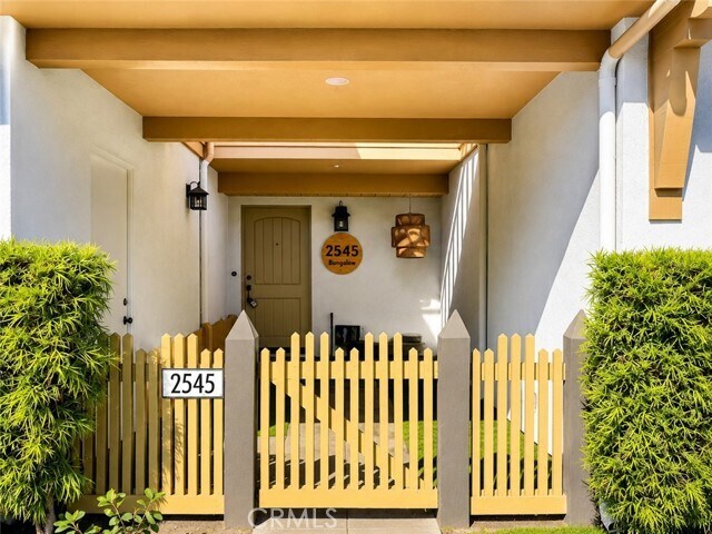 Foto del edificio - 2545 Bungalow Pl