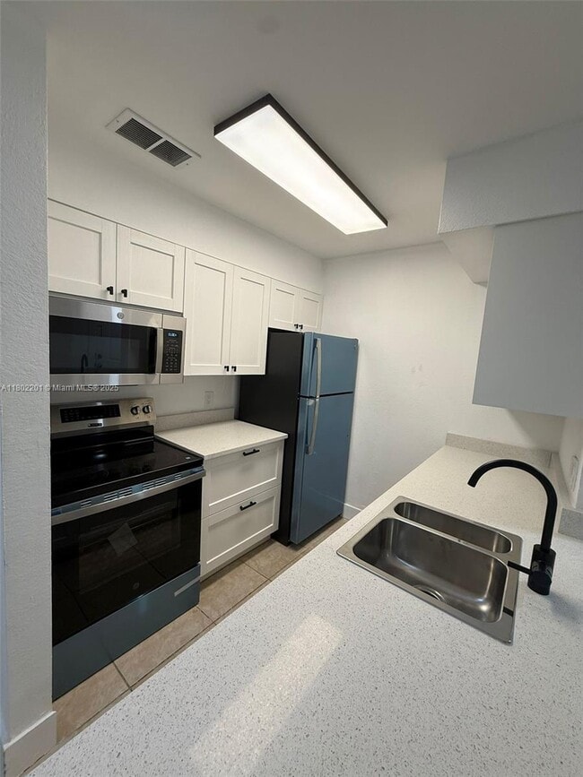 Building Photo - 2846 S University Dr