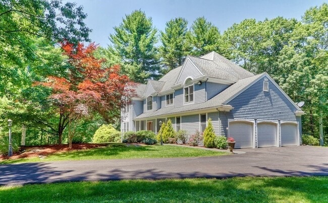 Building Photo - 12 Pettees Pond Ln