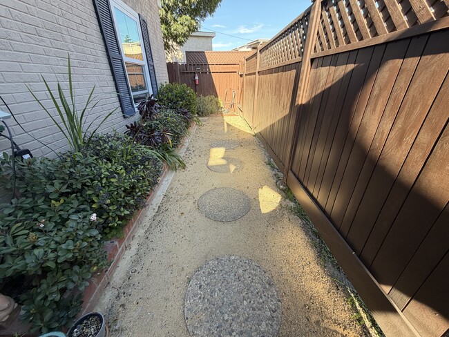 Building Photo - 1601 Gish Ave