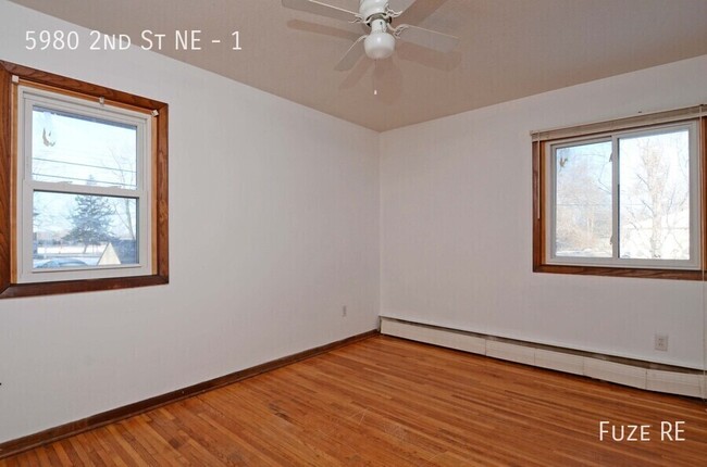 Building Photo - AVAILABLE Now! 2 Bedroom Apartment in Quie...