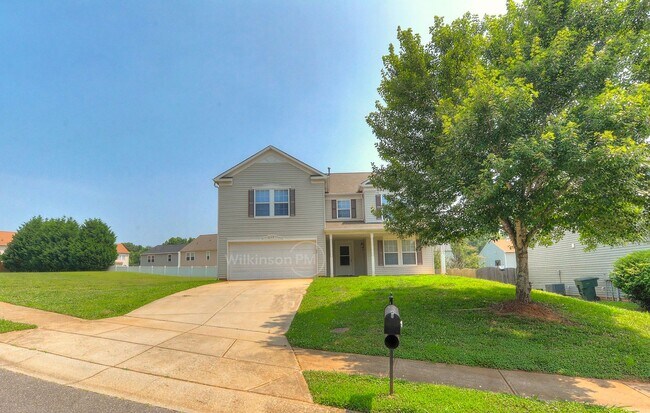 Foto del edificio - Crowder Mountain Big Beautiful 4Bed/3Bath ...