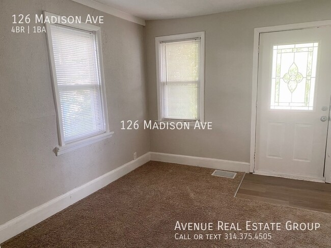 Building Photo - Just Listed!