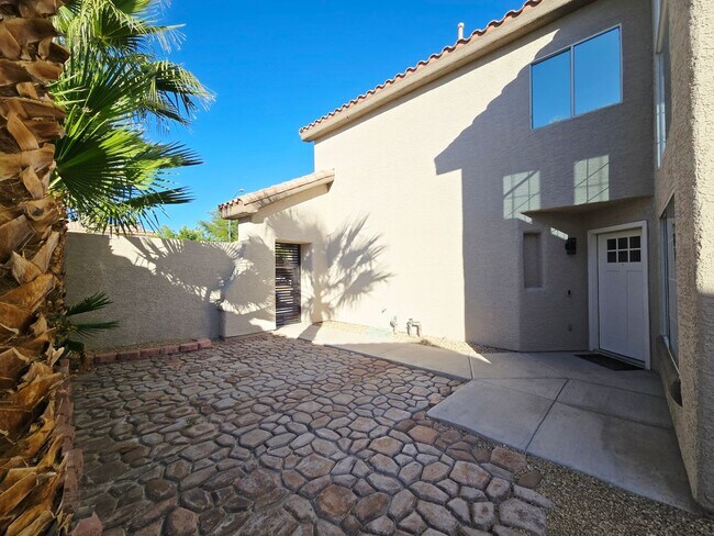 Foto del edificio - NORTHWEST GEM! SPACIOUS HOME WITH VAULTED ...