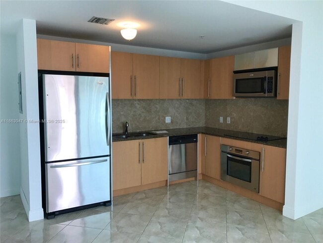 Building Photo - 300 S Biscayne Blvd