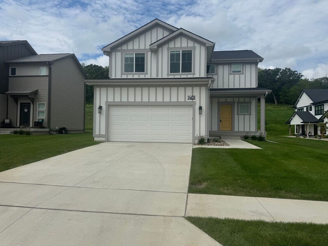 Primary Photo - New 4 Bedroom | 2.5 Bath | Scenic Views | ...