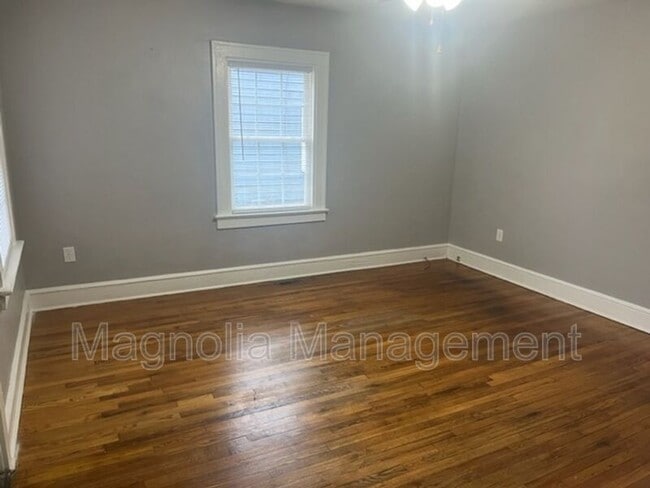 Building Photo - 1430 Perry Ave