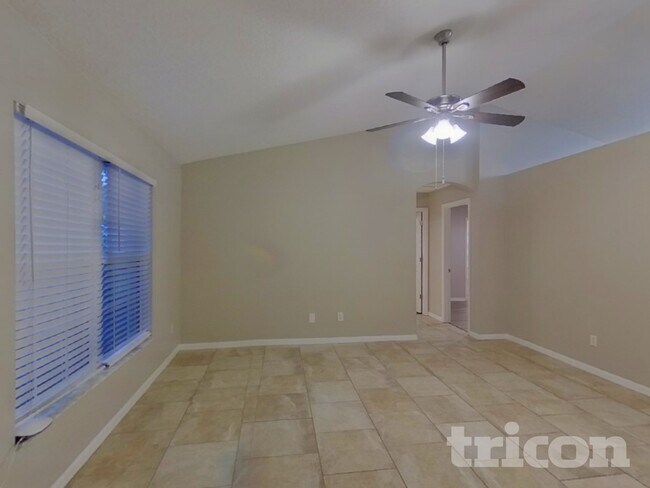 Foto del edificio - 744 Tranquility St