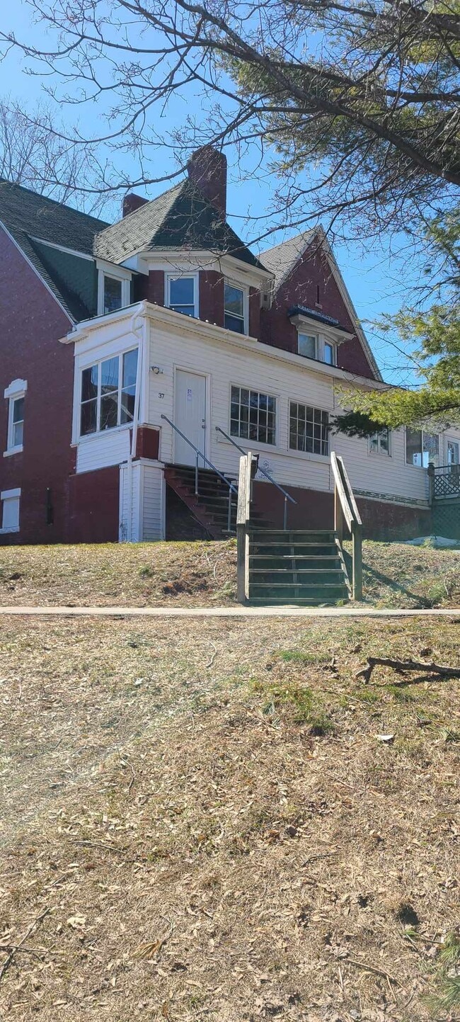 Building Photo - 37 Erchles St