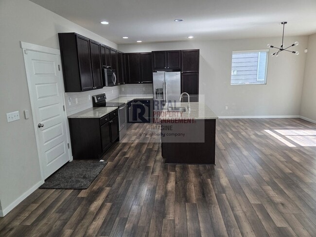 Building Photo - Modern 3 Bedroom, 2.5 Bath Home In Quiet Community!