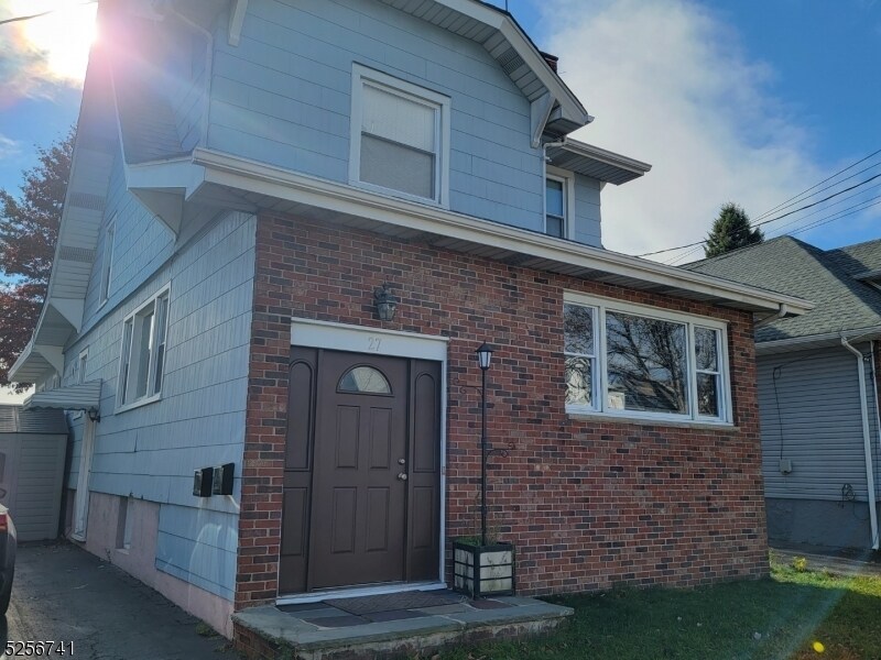 27 Barrington Ave Unit 2, Clifton, NJ 07011 Room for Rent in Clifton