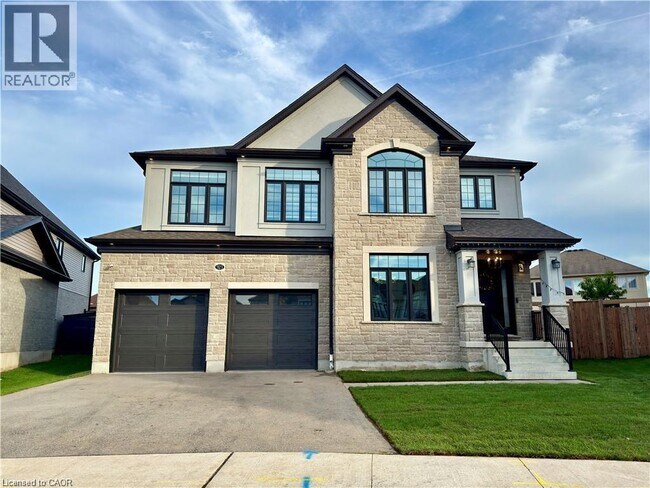 Building Photo - 923 Eaglecrest Ct