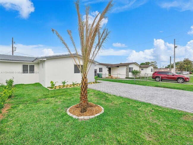 Foto del edificio - 3820 SW 92nd Ave