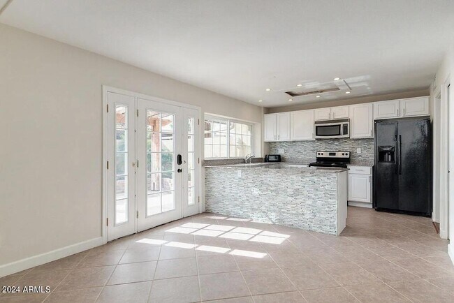 Building Photo - 4875 N Granite Reef Rd