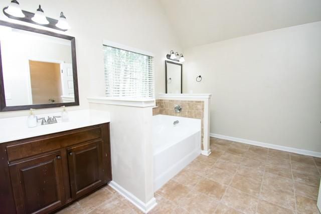 Building Photo - 250 Sylvan Loop