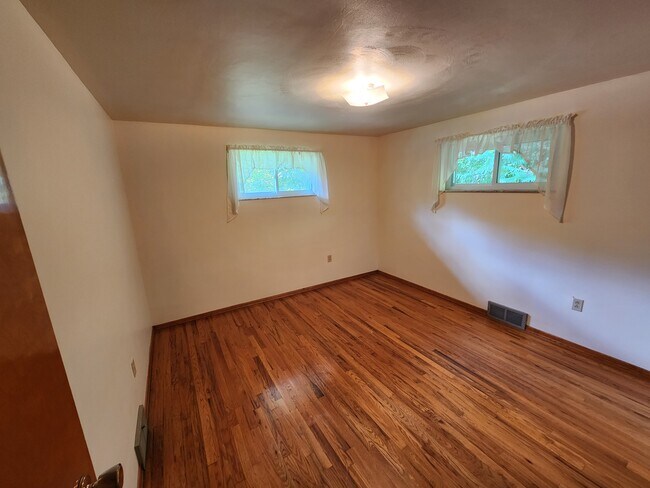 Foto del edificio - 921 Sharon Rd