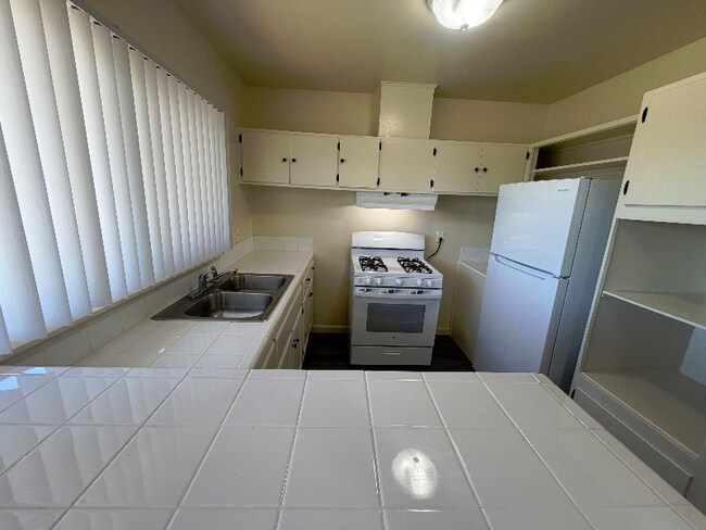 Building Photo - 700 N East End Ave