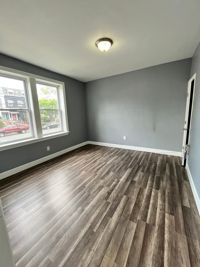 92-94 W 34th 2A - 93 W 34th St