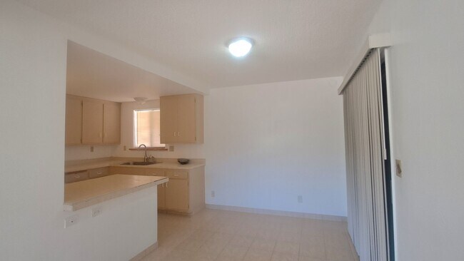 Foto del edificio - 2 Bedroom with large back yard