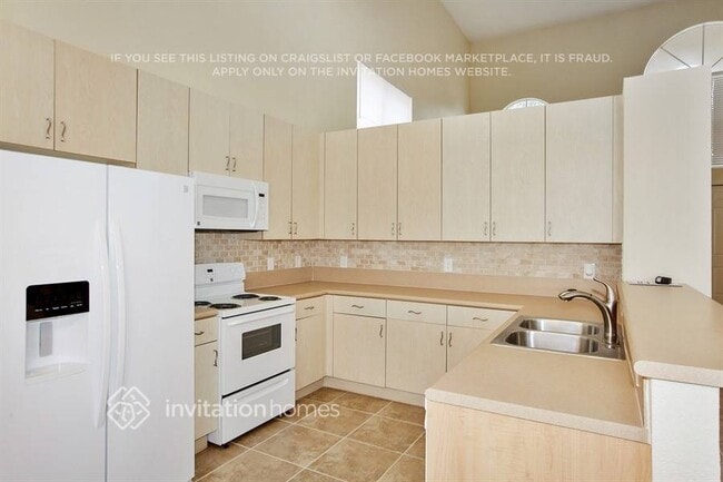 Building Photo - 2208 NE 41st Ave