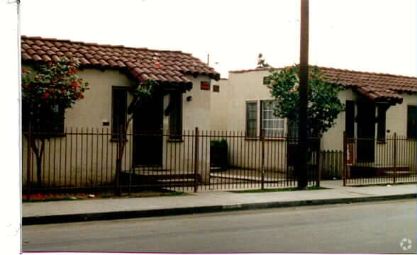 Primary Photo - 2308-2312 Walter St