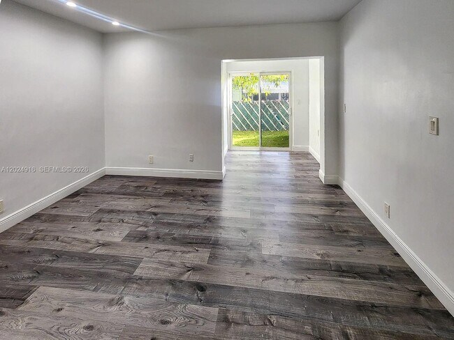 Foto del edificio - 2460 Taylor St