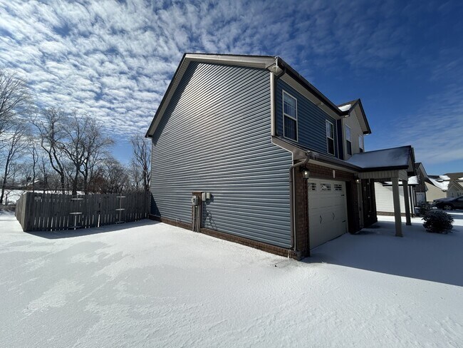 Foto del edificio - 518 Burgess CT