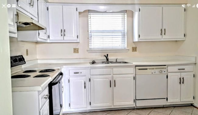 Photo - 1732 Delaney St House