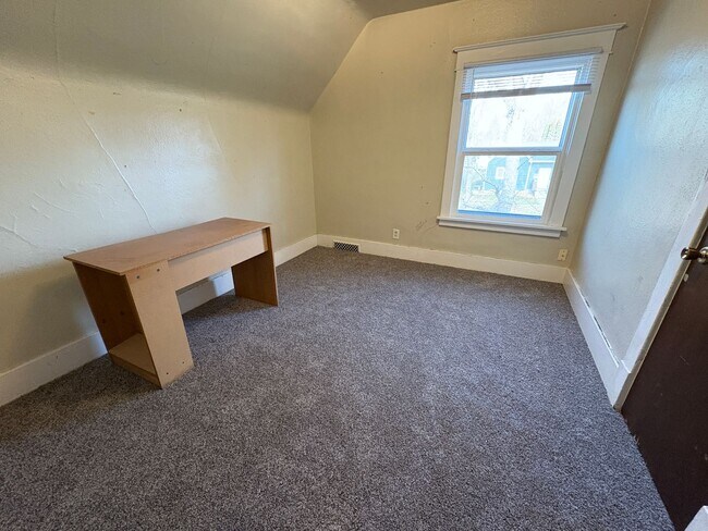 Foto del edificio - 325/327 3rd St NE