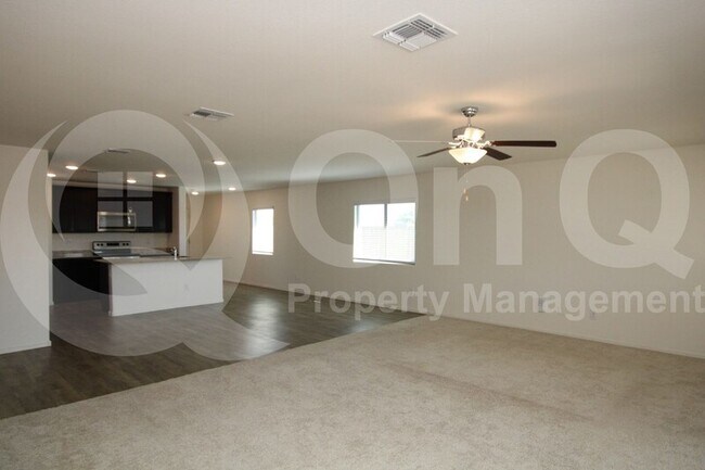 Foto del edificio - 2537 N Mcdonald Ln