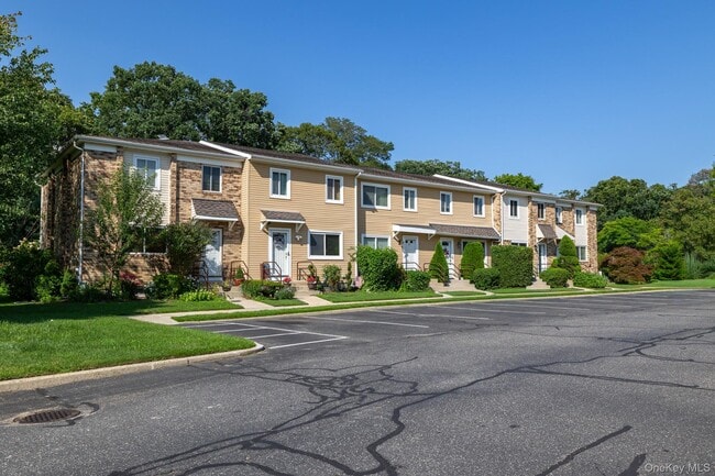 Building Photo - 73 Town House Dr