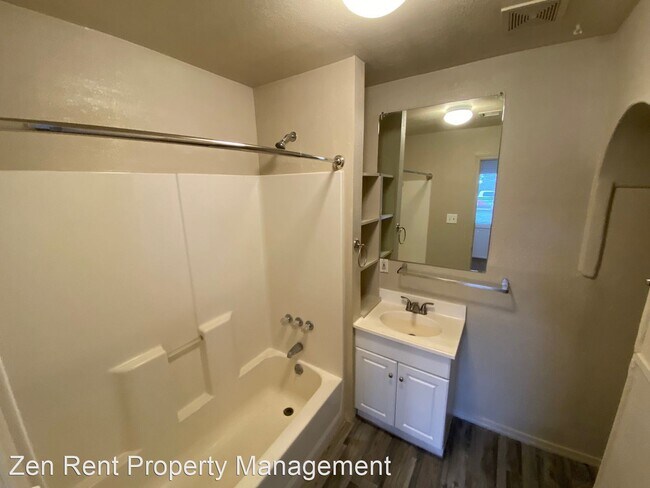 Building Photo - 3 br, 2 bath House - 218 S Hobson