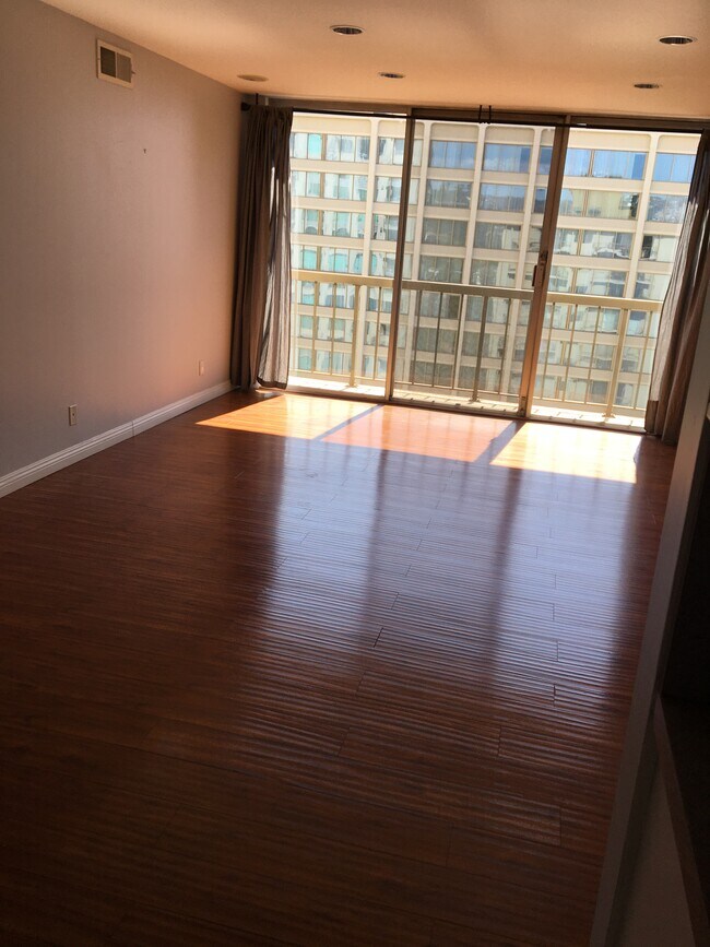 Foto del edificio - 10747 Wilshire Blvd
